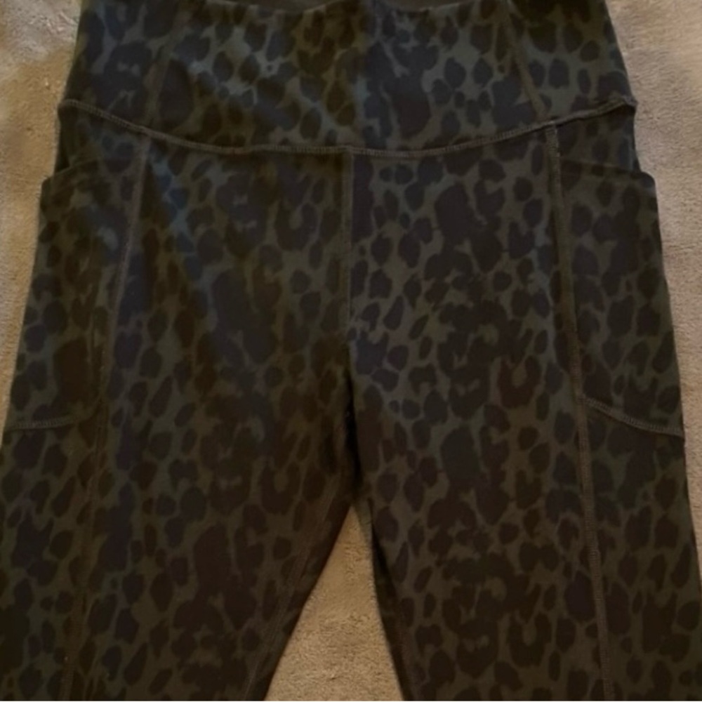 Brand New Victoria's Secret Black Leopard Print Leggings With Pockets